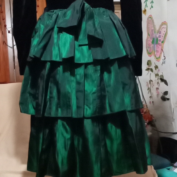 Roberta of California vintage velvet + satin ruffled " open back "evening Dress - Picture 6 of 14